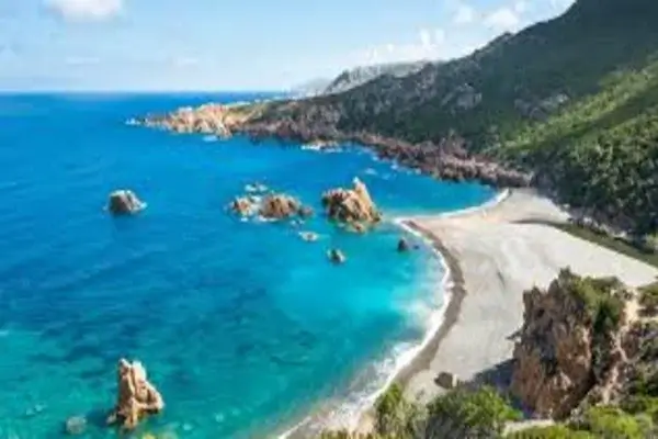 Cerdeña paga 15.000 euros a quien se quiera mudar allí