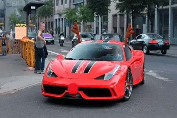 Es legal llevar cuernos de reno en el coche