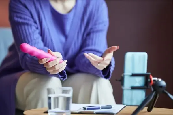 Guía para limpiar y cuidar los juguetes para adultos