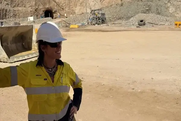 Jóvenes trabajando en minas de Australia