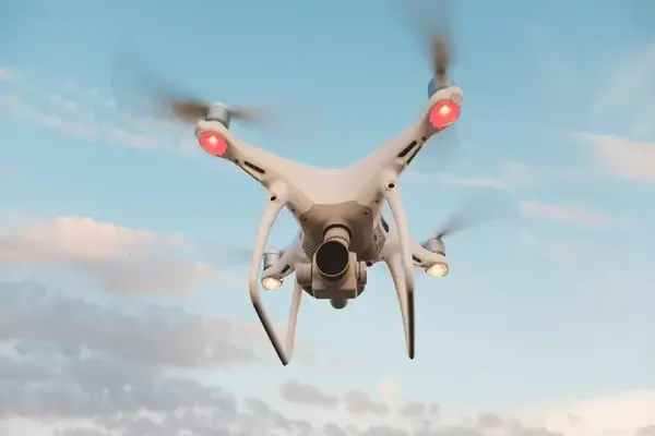 Qué pasa si un dron vuela por encima de mi finca