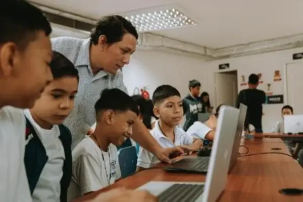 centro de nivelación gratuito para estudiantes en el centro de Guayaquil