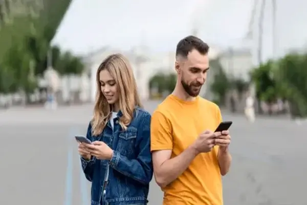 cuando alguien se crea una cuenta con nuestro nombre en redes sociales