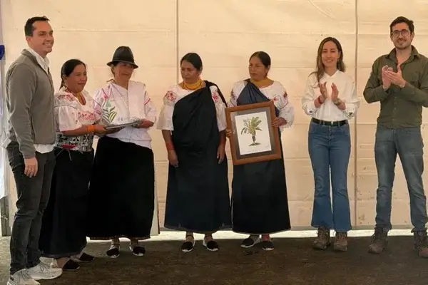 Becas para mujeres indígenas en Cotacachi