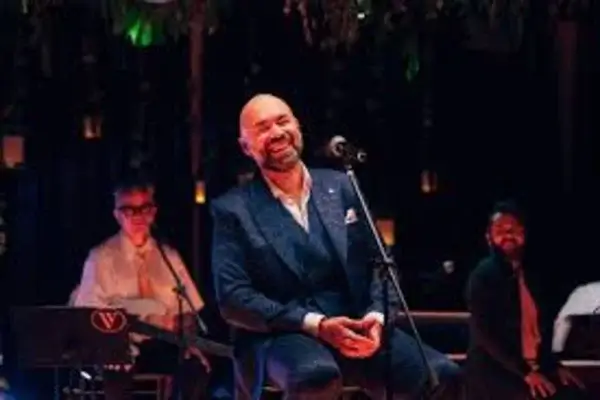 Santiago Cruz en Ecuador