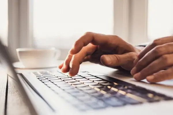 afiliarse voluntariamente al IESS desde el extranjero