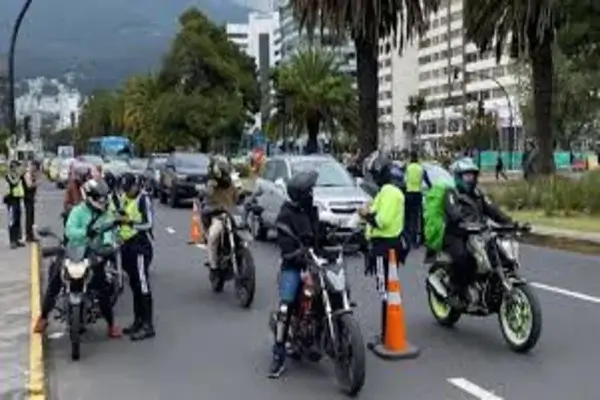 liberar una moto retenida en un operativo de control en Quito