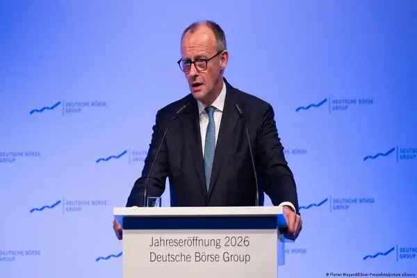 Canciller de Alemania defiende limitar el uso de redes sociales