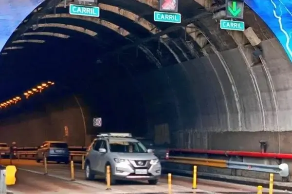 AMT modifica el uso del carril central del Túnel Guayasamín