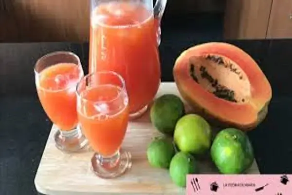 Agua de papaya con naranja y limón una bebida refrescante