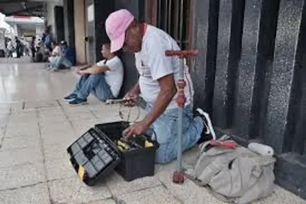 Baja el desempleo pero crece el empleo no pleno