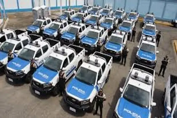 Noboa lidera entrega de 230 vehículos policiales en El Oro