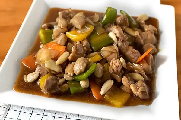 Receta de pollo con almendras y vegetales