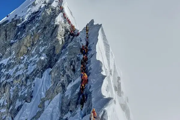 red criminal detrás de las estafas en el Everest