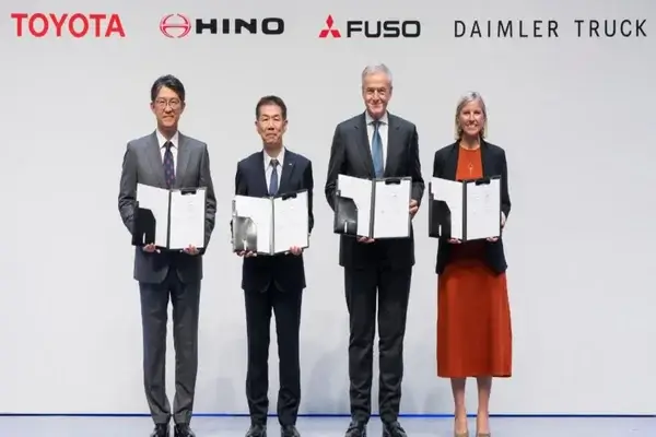 Alianza Toyota Hino Daimler Mitsubishi