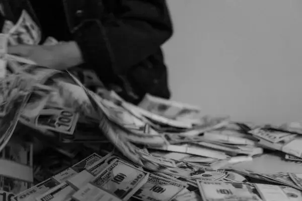 Ecuador detecta 19 entidades financieras ilegales