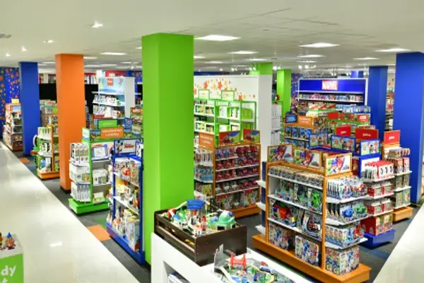 Juguetería estadounidense Toys R anuncia la fecha de inauguración de su local en Cuenca