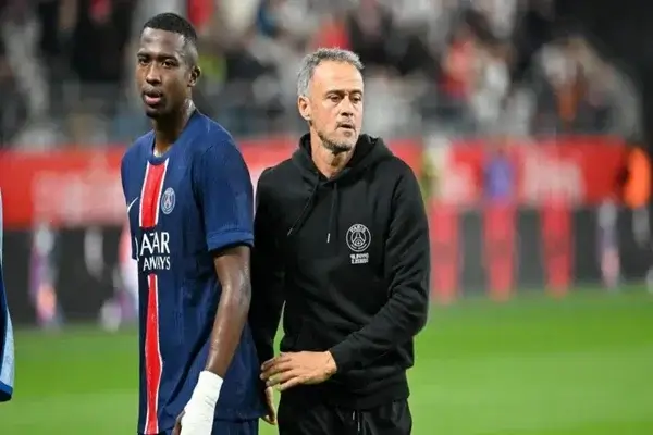 Luis Enrique se rinde ante Willian Pacho