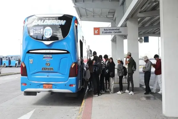 Quién decide en incremento de los pasajes de buses en Quito