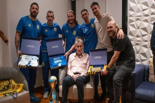 Rosario Central rinde homenaje a Edgardo Bauza en Quito