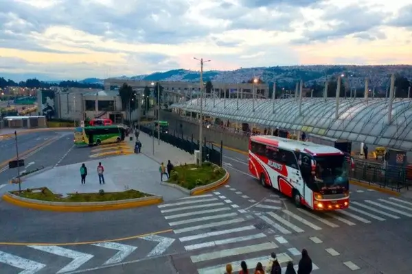Toque de queda en Quito horarios de mercados y transporte