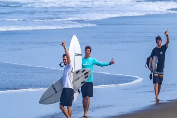 Una ley para proteger las olas del Ecuador