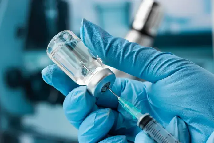 Vacuna contra el ébola tardará hasta nueve meses
