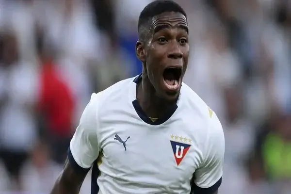 Félix Torres sería el próximo defensa de Liga de Quito