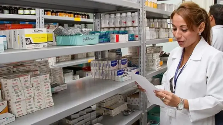 gasto en salud de los ecuatorianos se destina a la compra de medicamentos
