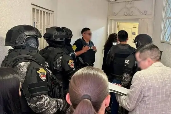 Indagan la venta irregular de pases policiales en Quito