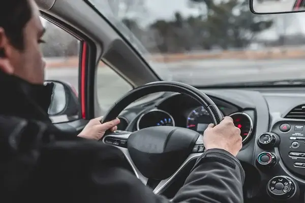 Qué tan rápido puede reaccionar un vehículo de lujo ante una emergencia