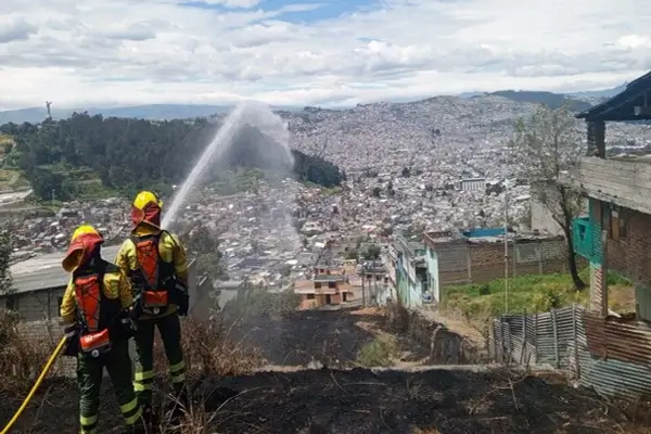 Sanciones en Quito por quemas a cielo abierto