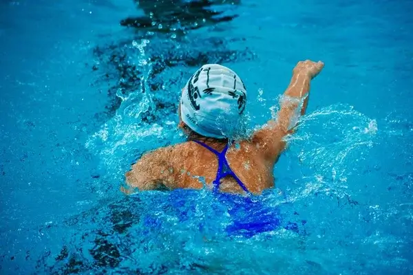 a piscina el mejor ejercicio a partir de los 60