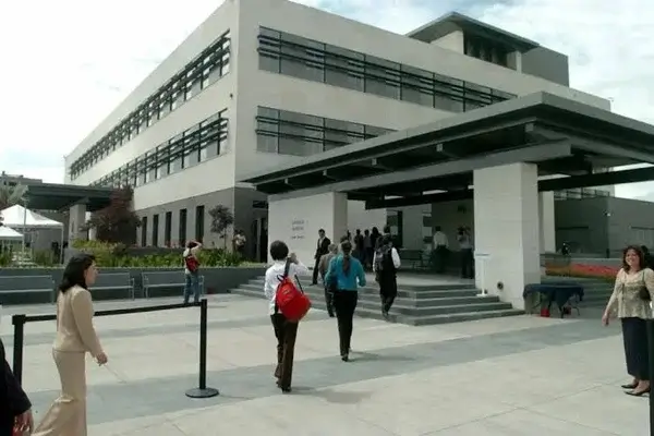 Consulado de Estados Unidos en Ecuador abre una vacante laboral