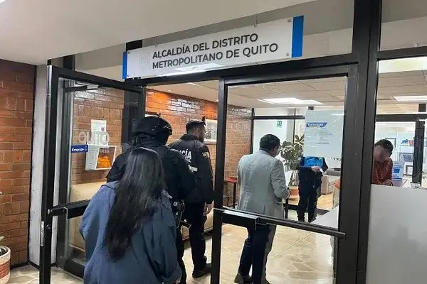 Fiscalía allana oficinas del Municipio de Quito