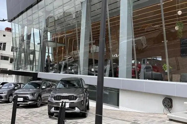 Groove D Max y Soluto en el top 15 de los carros más vendidos