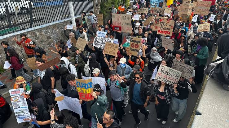 Marcha estudiantil desafía a Noboa en Quito