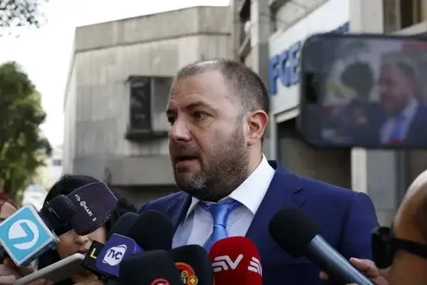Pabel Muñoz enfrenta denuncia penal por supuestos diezmos obligatorios