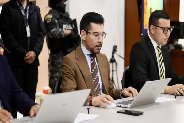 Quiénes son los cinco aspirantes a fiscal General