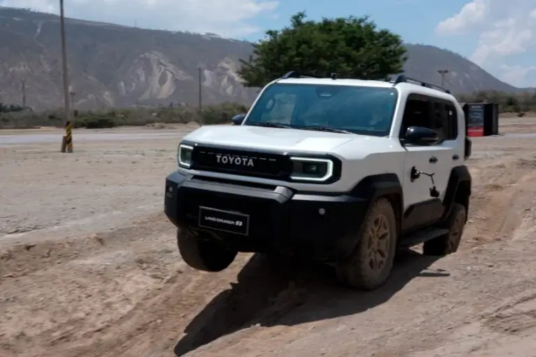 Toyota Land Cruiser FJ