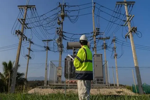 mantenimientos e inversión en la red de transmisión" de energía eléctrica